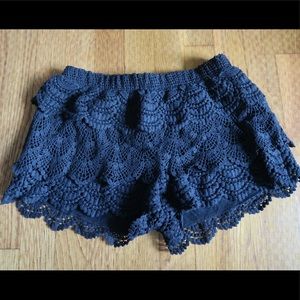 FOREVER 21 black scallop shorts